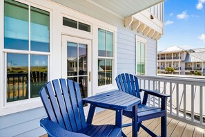 Terrace/patio - Luxury Palmilla home w/ gas grill & views - pool, gym, beach, & golf access (Port Aransas)
