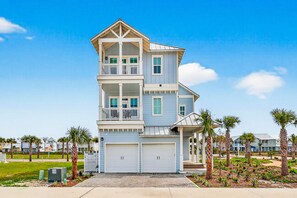 Exterior - Luxury Palmilla home w/ gas grill & views - pool, gym, beach, & golf access (Port Aransas)