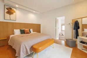4 bedrooms, iron/ironing board, WiFi, bed sheets - Hahn Haven 4BR Private Courtyard Villa with Plunge Pool (Tambon Pa Daet)