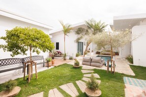 Terrace/patio - Hahn Haven 4BR Private Courtyard Villa with Plunge Pool (Tambon Pa Daet)