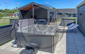 Bain à remous extérieur