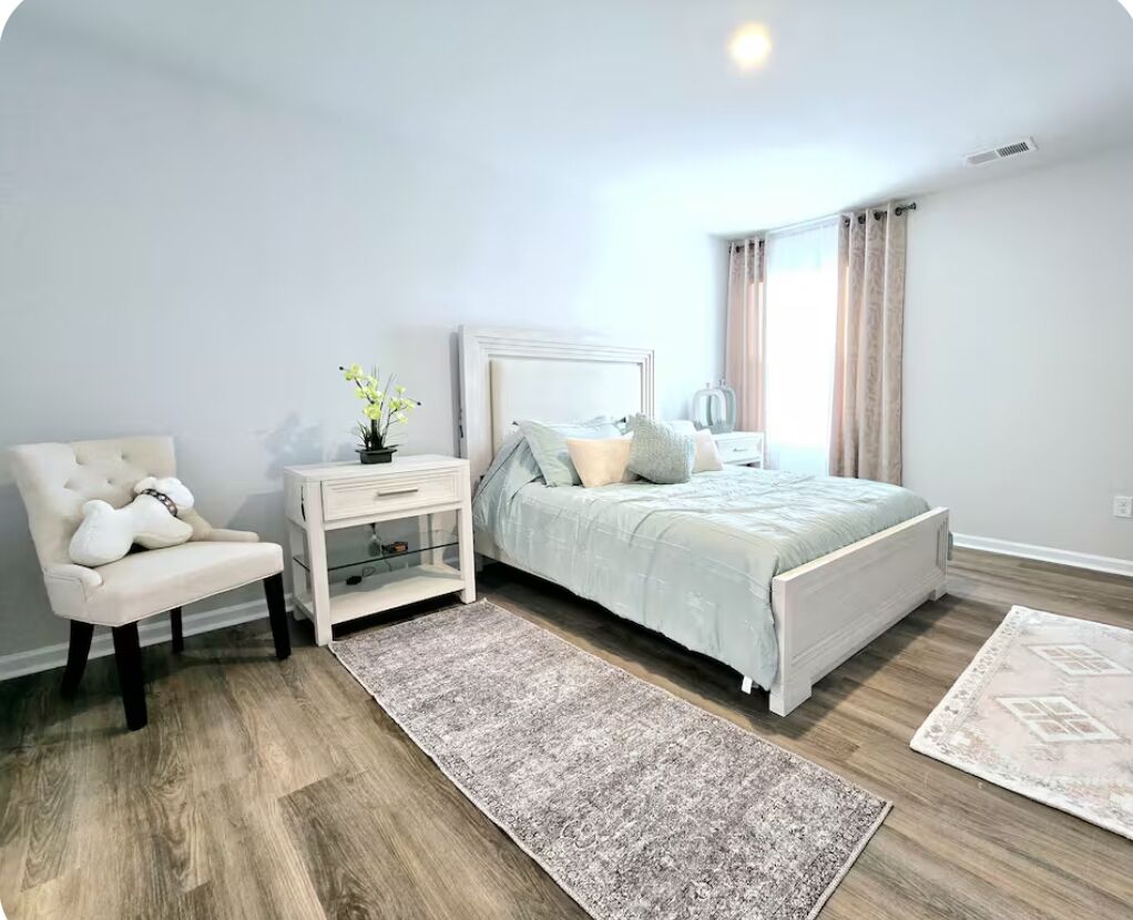 3 habitaciones, tabla de planchar con plancha, wifi y ropa de cama 
