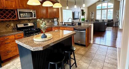 Baldwin Retreat | Spacious Stay w/ 3 King Beds