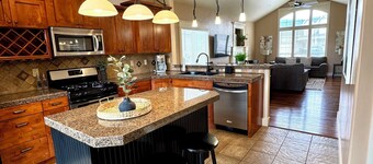 Baldwin Retreat | Spacious Stay w/ 3 King Beds