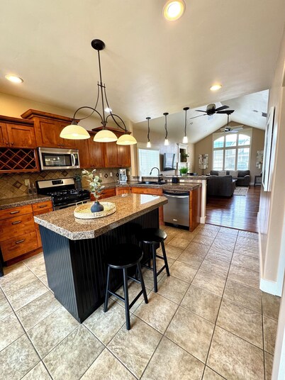 Baldwin Retreat | Spacious Stay w/ 3 King Beds