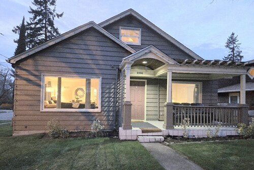 NEW LISTING! 5 Bedrooms. Just 5 Blocks from UO and Hayward Field. Dog-Friendly!