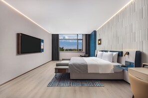 Suite Deluxe, vistes a la ciutat | Escriptori i espai de treball apte per a portàtils 