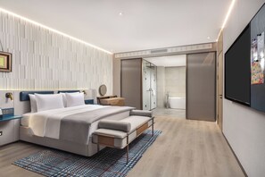 Deluxe Suite, City View