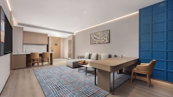 Deluxe Suite, City View