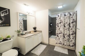 Towels, soap, toilet paper - Buckhead Serenity Skyline Retreat (Atlanta)