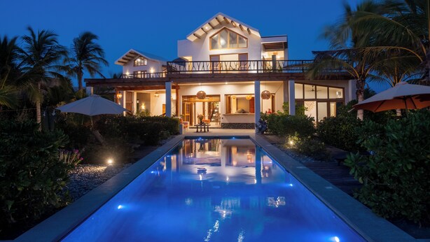 A modern two-story house with a swimming pool, surrounded by tropical vegetation. - Beach Hose with Private Pool. Casa Quinta Nayaa (El Tomatal)