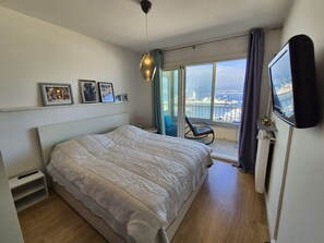 1 bedroom, free WiFi - 4 sleeps, WIFI, A/C, See view, all on foot (ST MANDRIER SUR MER)