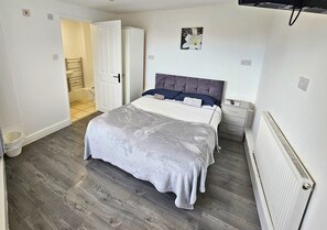 Double Room, Private Bathroom, Garden View | Iron/ironing board - Kop View Rooms near Anfield (Liverpool)