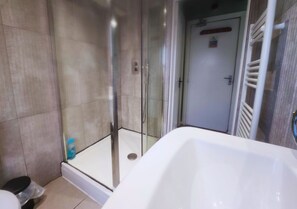 Family Room, Private Bathroom, Garden View | Bathroom - Kop View Rooms near Anfield (Liverpool)