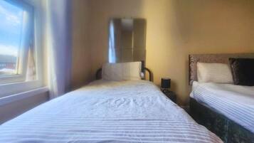 Triple Room, Private Bathroom, Garden View | Iron/ironing board
