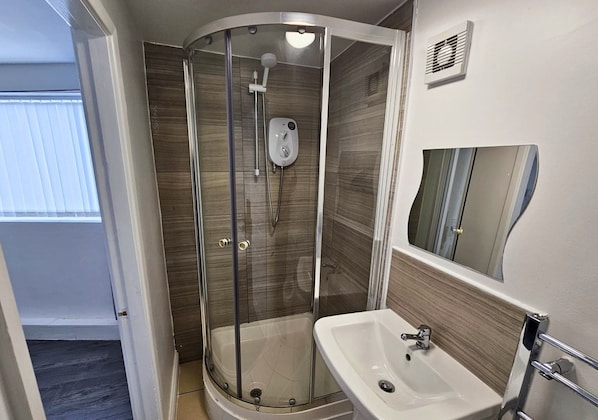 Chambre Double, salle de bains privée, vue jardin | Salle de bain