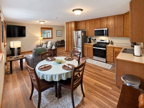 The Lupine Loft – Peaceful Mountain Getaway Near Eagle River