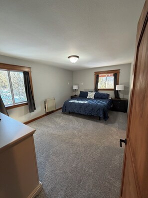 1 bedroom, in-room safe, desk, iron/ironing board