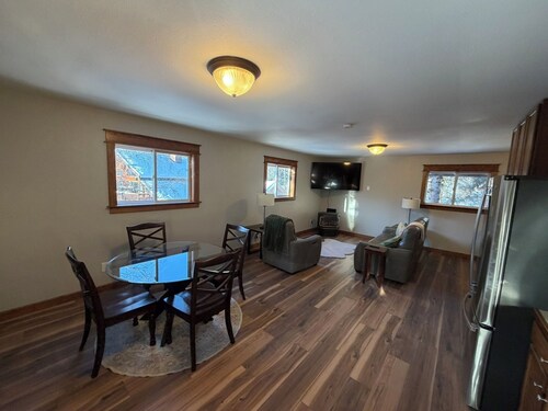 The Lupine Loft – Peaceful Mountain Getaway Near Eagle River