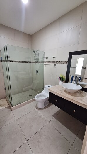 Shower, towels, soap, toilet paper - Villa Casa blanca En Acapulco (Acapulco de Juárez)