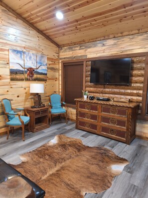Interior - Harmony, Perfect 1-bedroom cabin with AC in adorable Ringold (Ringold)