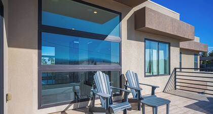 Phenomenal 6-bedroom villa with infinity pool in vibrant Las Vegas