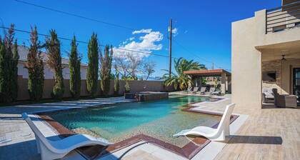 Phenomenal 6-bedroom villa with infinity pool in vibrant Las Vegas