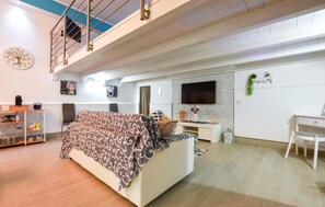 TV - 1 bedroom awesome home in Partinico (Partinico)