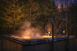 Bañera de hidromasaje al aire libre