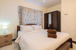 4 bedrooms, iron/ironing board, free WiFi - First Private Pool Villa, 4-bedroom private pool villa in peaceful Ao Nang, (Ao Nang)