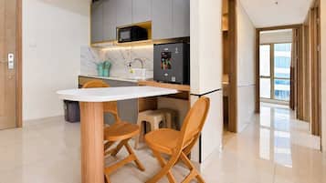 Apartment, 3 Bedrooms, City View | Private kitchen