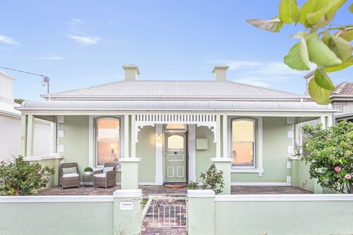 Stay Verde - Heart of the Warrnambool CBD and moments to the Beach and SLSC