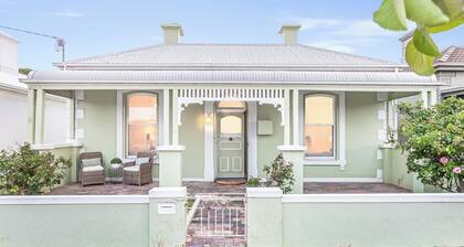 Stay Verde - Heart of the Warrnambool CBD and moments to the Beach and SLSC