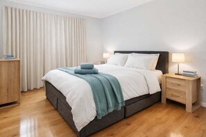2 bedrooms - Kelvin Grove Stay w/ Mountain Views Pool & Parking (Brisbane)