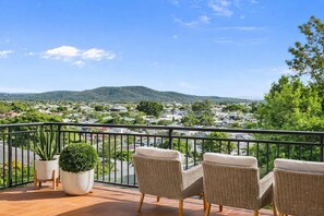 Property grounds - Kelvin Grove Stay w/ Mountain Views Pool & Parking (Brisbane)