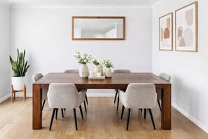 Dining - Kelvin Grove Stay w/ Mountain Views Pool & Parking (Brisbane)