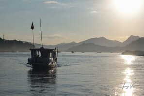 Dormitorio compartido básico, lanai, vistas al río | Miscelánea