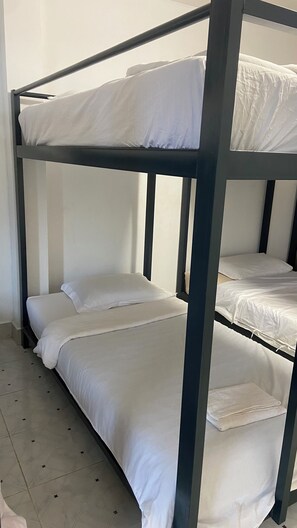 Basic Shared Dormitory, Lanai, River View - Mekong Backpackers Hostel  (Pakbeng)