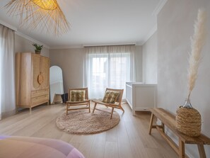 3 bedrooms, iron/ironing board, internet