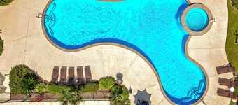 Harbor Landing Condo in Ocean Springs. Pool and Close to Downtown!