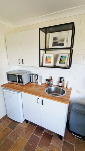 Private kitchen - Retreat in the National Park, apartment in home. (Heathcote)