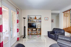 TV, DVD player - Villa Aristide Maillol (ROQUEBRUNE SUR ARGENS)