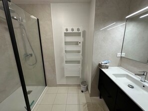Hair dryer, towels - Villa Aristide Maillol (ROQUEBRUNE SUR ARGENS)