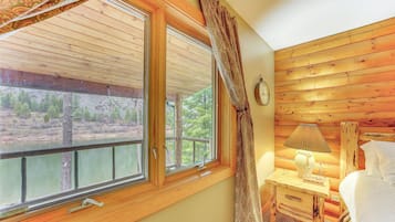 2 bedrooms, iron/ironing board, travel crib, internet