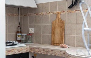 Frigorífico y placa de cocina