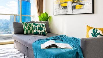 Apartemen, 3 kamar tidur, pemandangan kota | Area keluarga | Smart TV 43-inci dengan saluran TV kabel