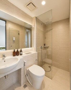 아파트, 침실 3개, 시내 전망 | 욕실 | 샤워 시설, 무료 세면용품, 헤어드라이어, 타월