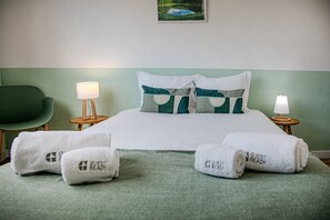 3 bedrooms, iron/ironing board, internet, bed sheets - GuestReady - Beachside house with ocean view (Ponta Delgada)