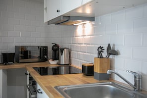 Private kitchen - GuestReady - Beachside house with ocean view (Ponta Delgada)