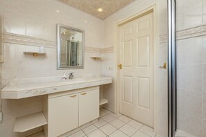 Shower - Apartment in Oostkapelle Near the Beach (Oostkapelle)